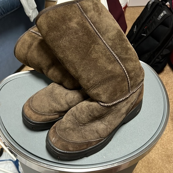 Tall hard bottom Ugg boots - Picture 2 of 2